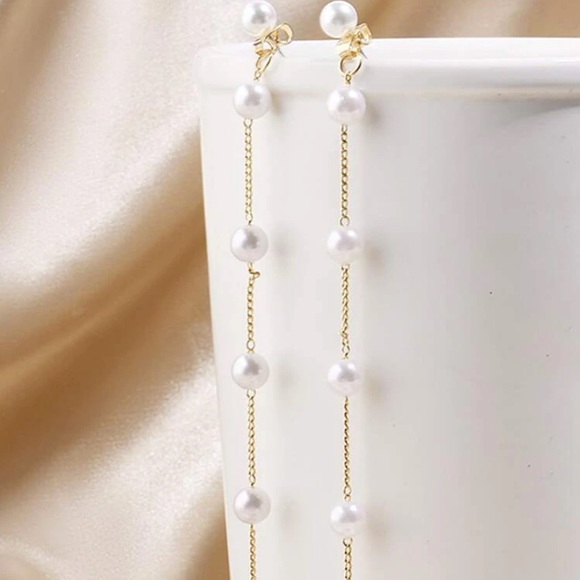 FP long pearl drop earrings in gold - Picture 2 of 4